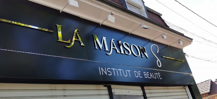 Enseigne relief dorée